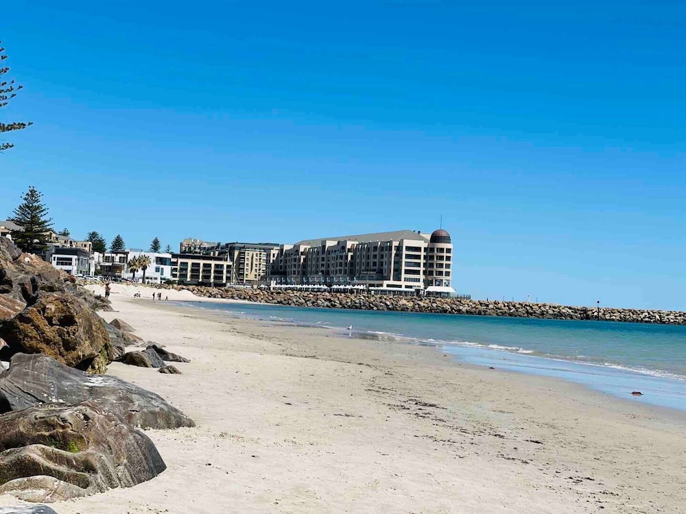 Unwind Esplanade Beach Escape no 10