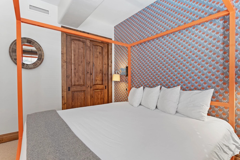 Grand Lodge - Four Bedroom #306 - Ski-in/ski-out 4 Condo