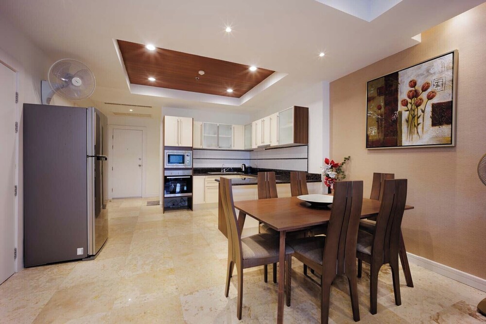 Seaview Condo with Large Pool - BAP1