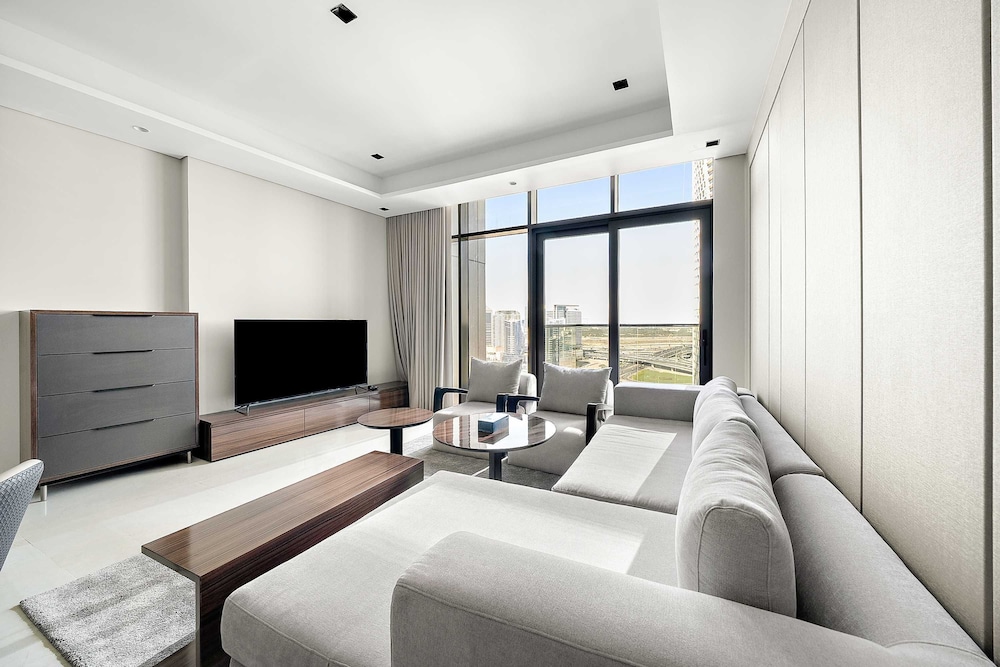 Modern 1BR With Stunning Views in Business Bay