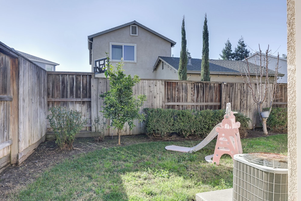 Spacious Turlock Home ~ 1 Mi to University!