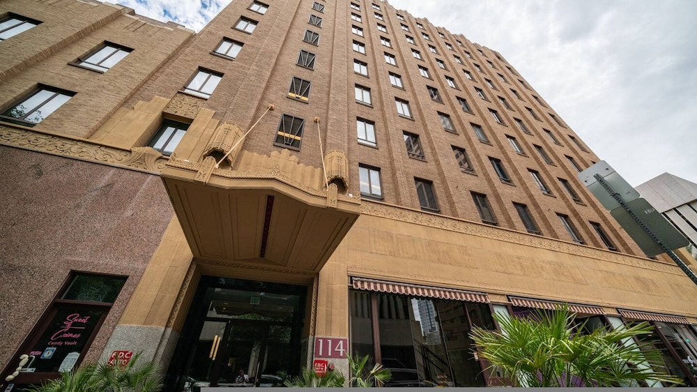Luxury Downtown Phoenix Loft - Pool Gym Laundry