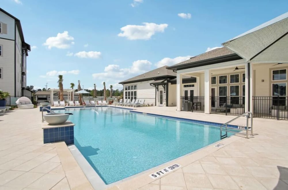 Landing Apartments near JAX