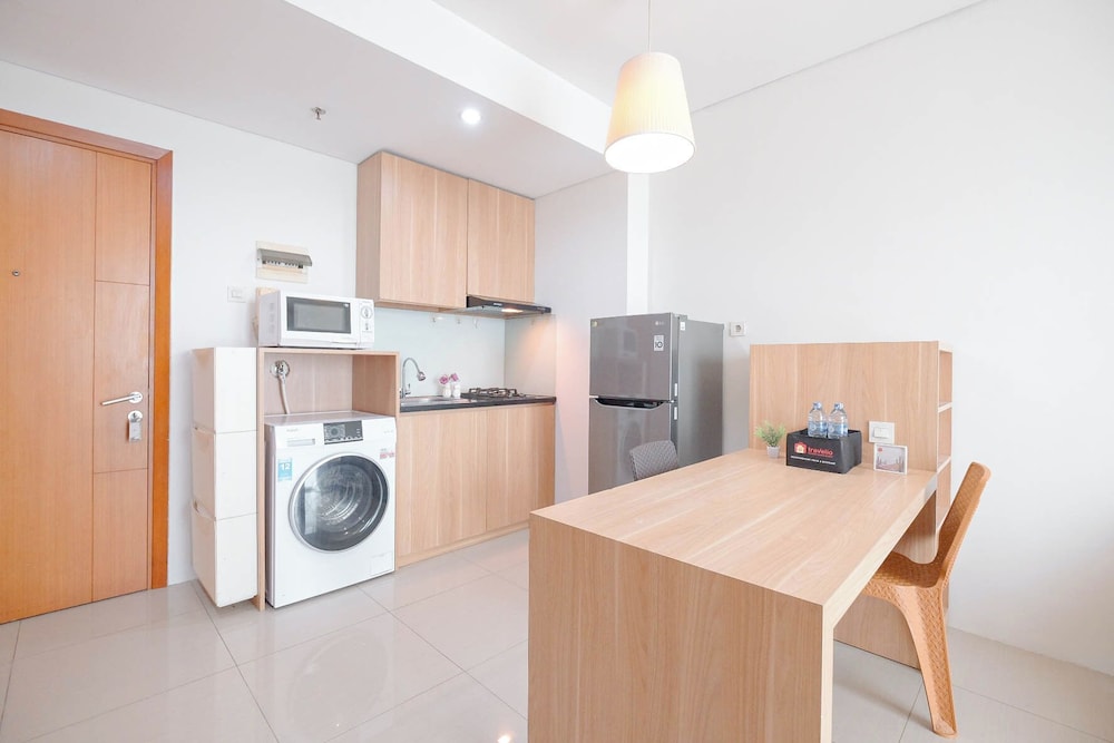 Good Location 2Br Apartment At Woodland Park Residence