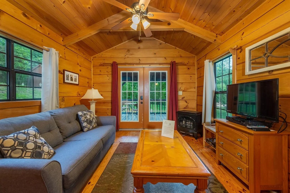 Engadine Inn  Cabins - Property Image 79