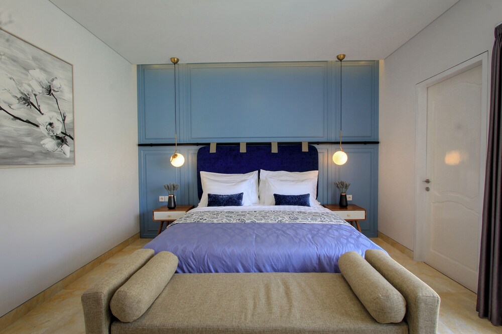 Saka Luxury Villa