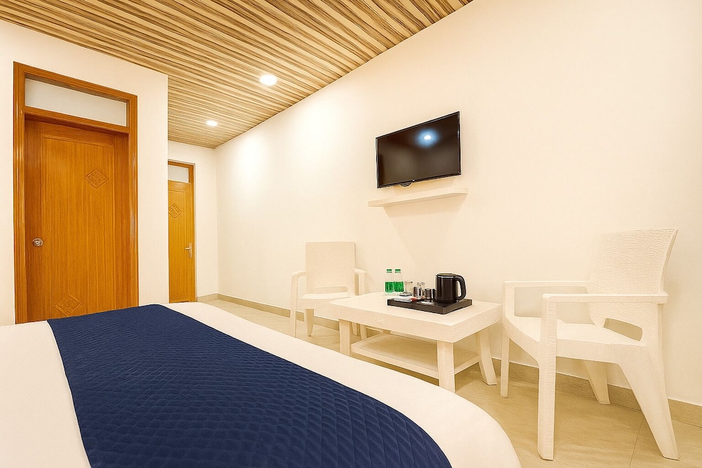 Hotel Shiva Lake - Near Mussoorie Lake
