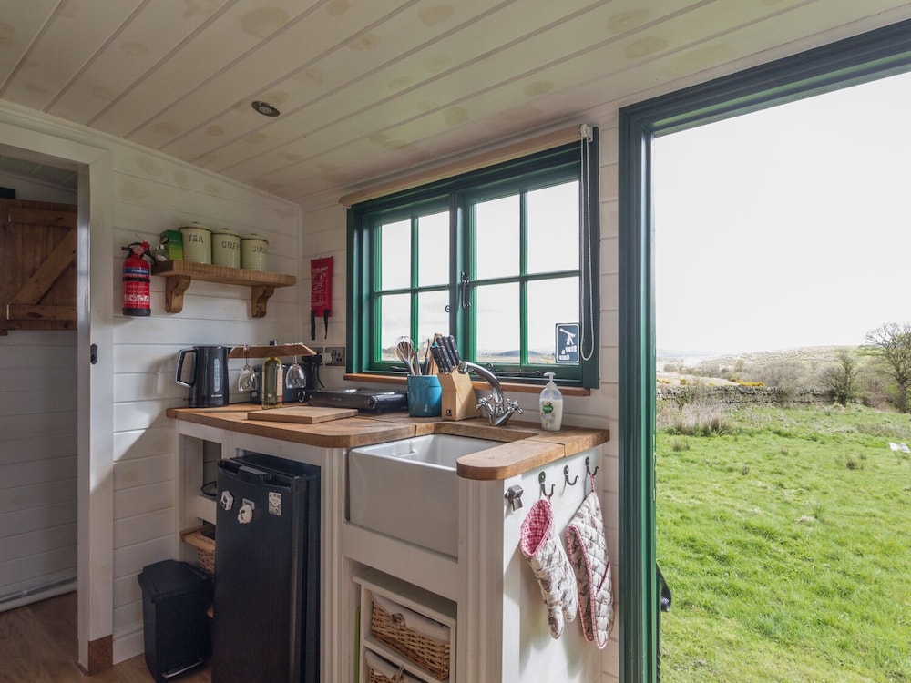 Peat Gate Shepherd's Hut view 4