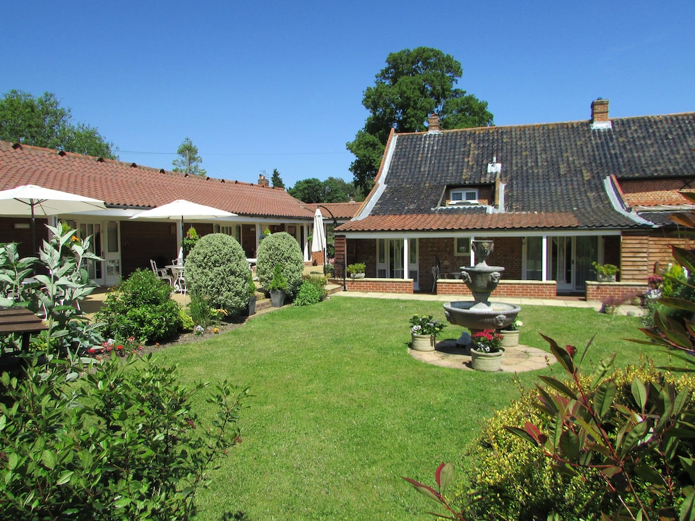 Great Yarmouth Vacations - Decoy Barn - Property Image 1