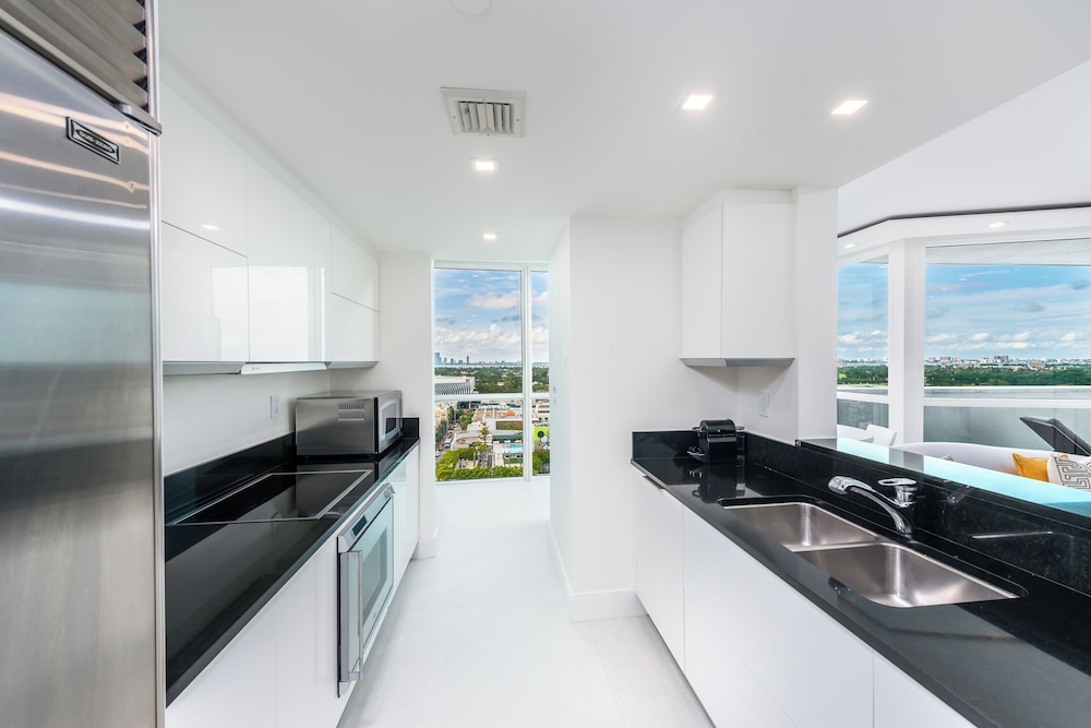 Luxury Vacation Rentals at The Setai by LRMB
