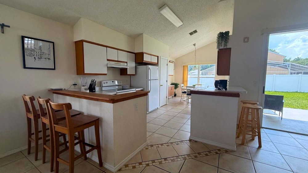 Upstay Stylish 3BR Family-friendly Retreat w Patio