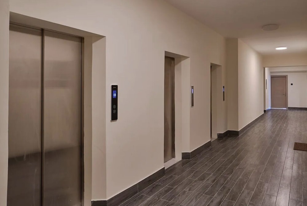 1br Luxury Condo Jacuzzi, gym Mountains With Parking lot