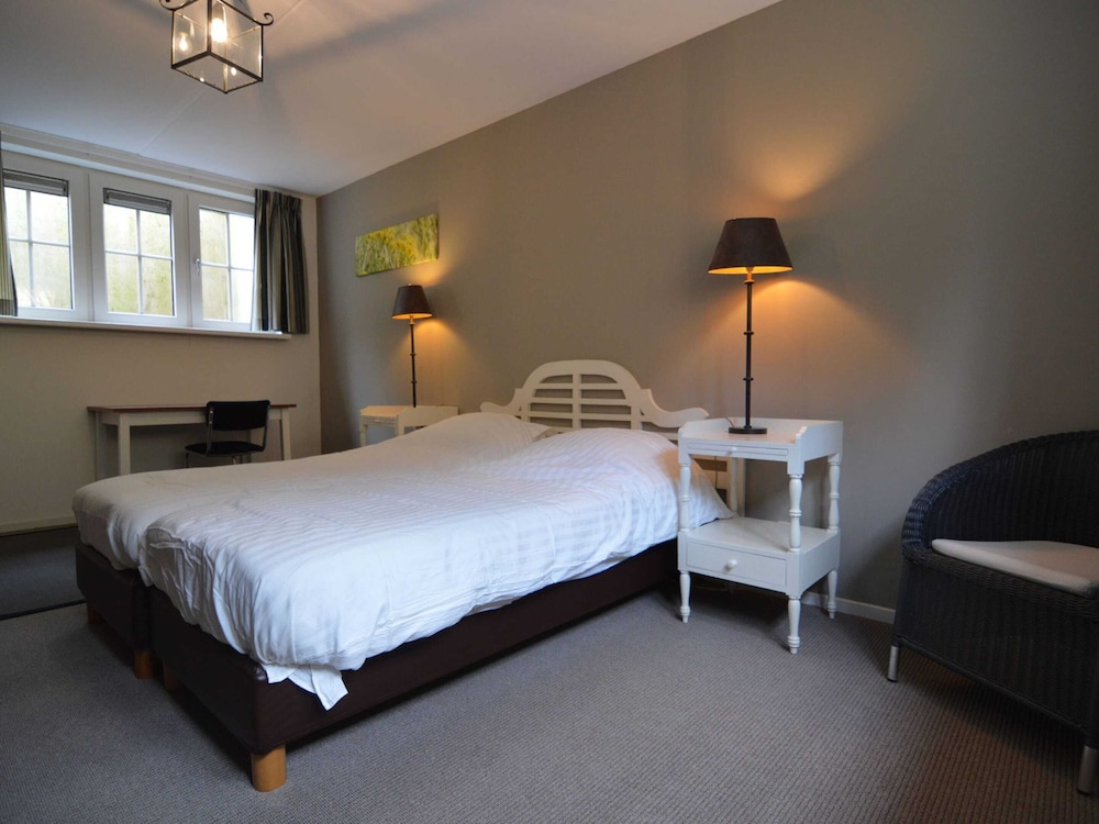 Holiday Home in the Veluwe in Nature view 2