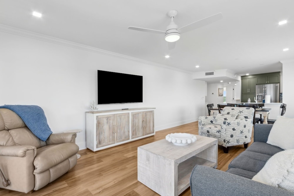 Surf And Racquet Club B149 2 Bedroom Condo