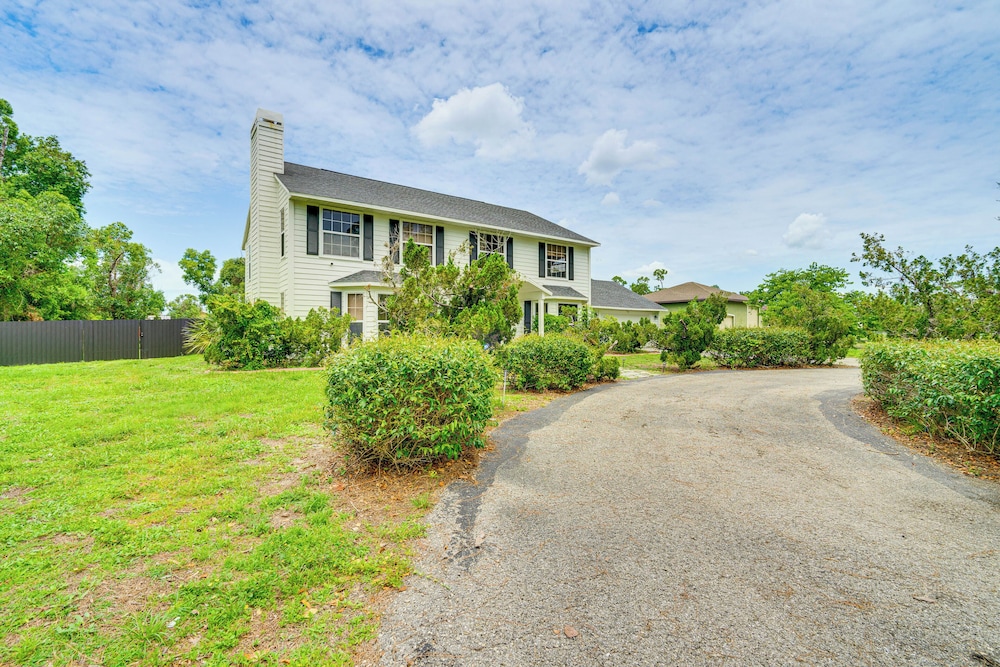 Private Pool & Yard: Family Retreat in Cape Coral