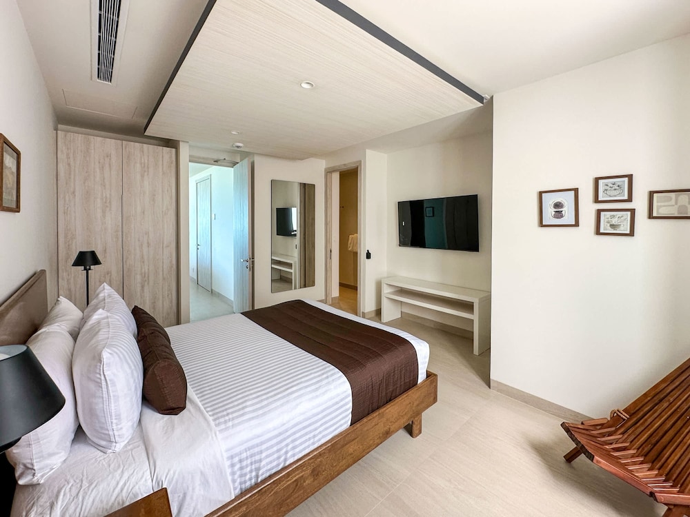 5BR Beachfront Luxury Condo