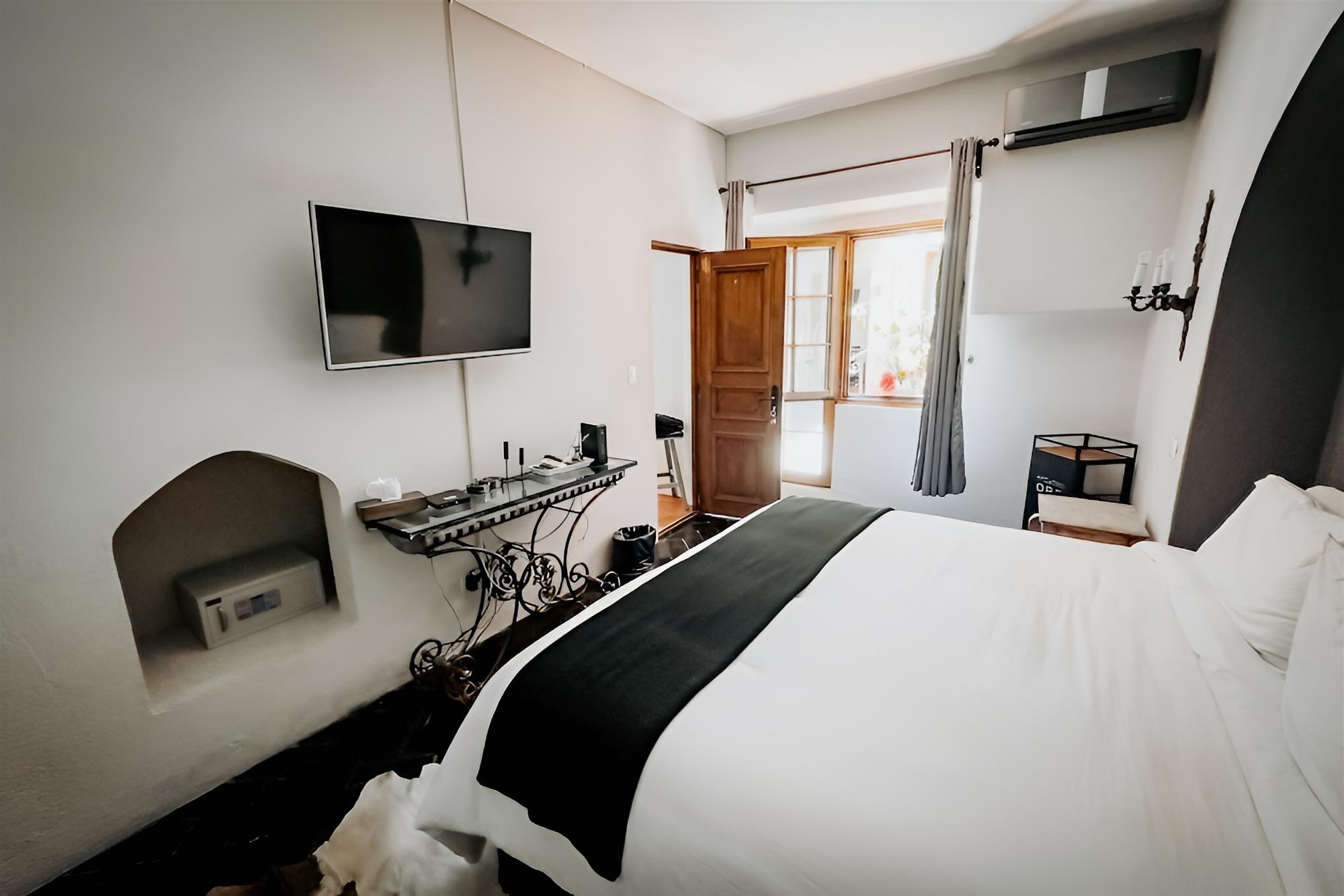 HOTEL CASA REGINA view 2