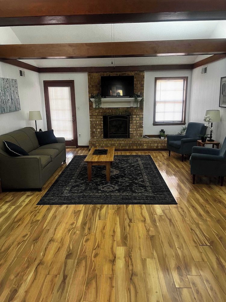 Hardwood Guesthouse