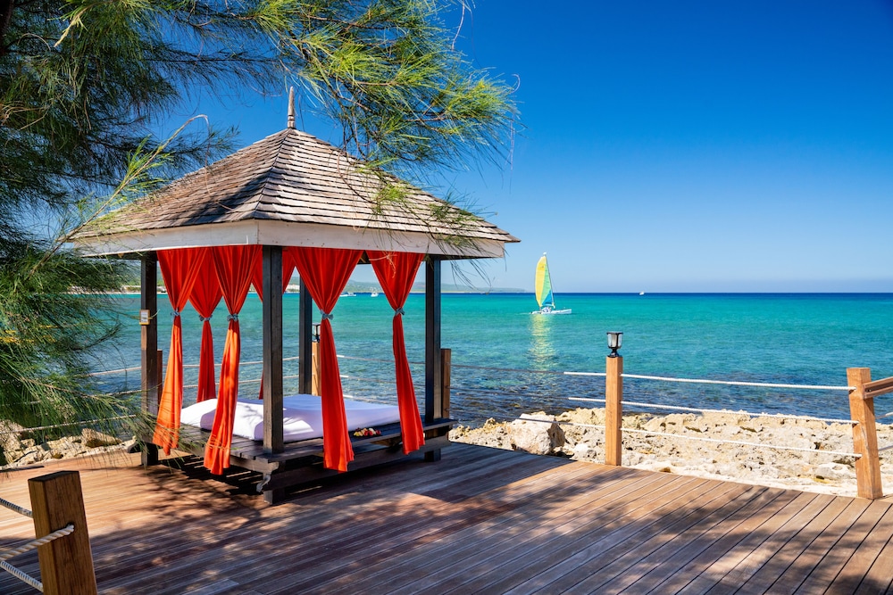 Jewel Paradise Cove Adult Beach Resort & Spa – All Inclusive