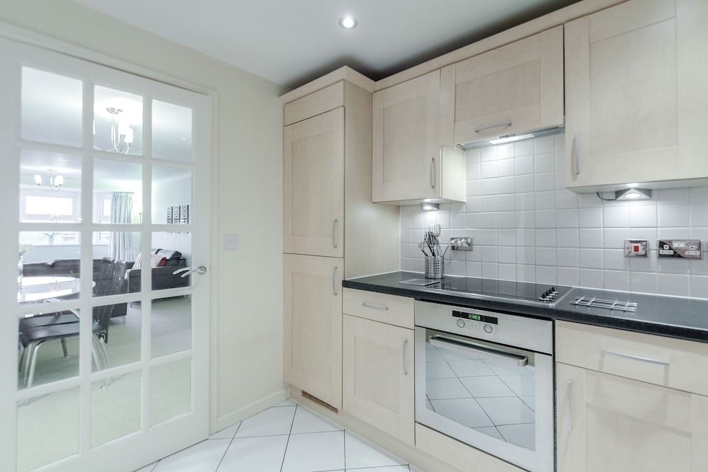 Guildford Vacations - Roomspace Apartments-Courtyard Guildford - Property Image 10