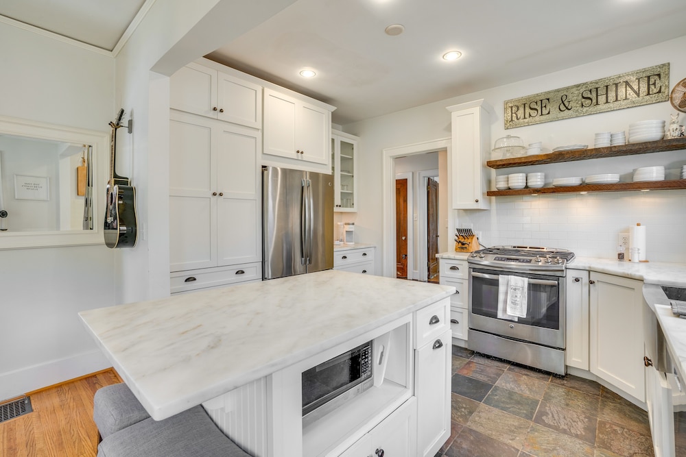 Charming Louisville Retreat w/ Patio & Fireplace!