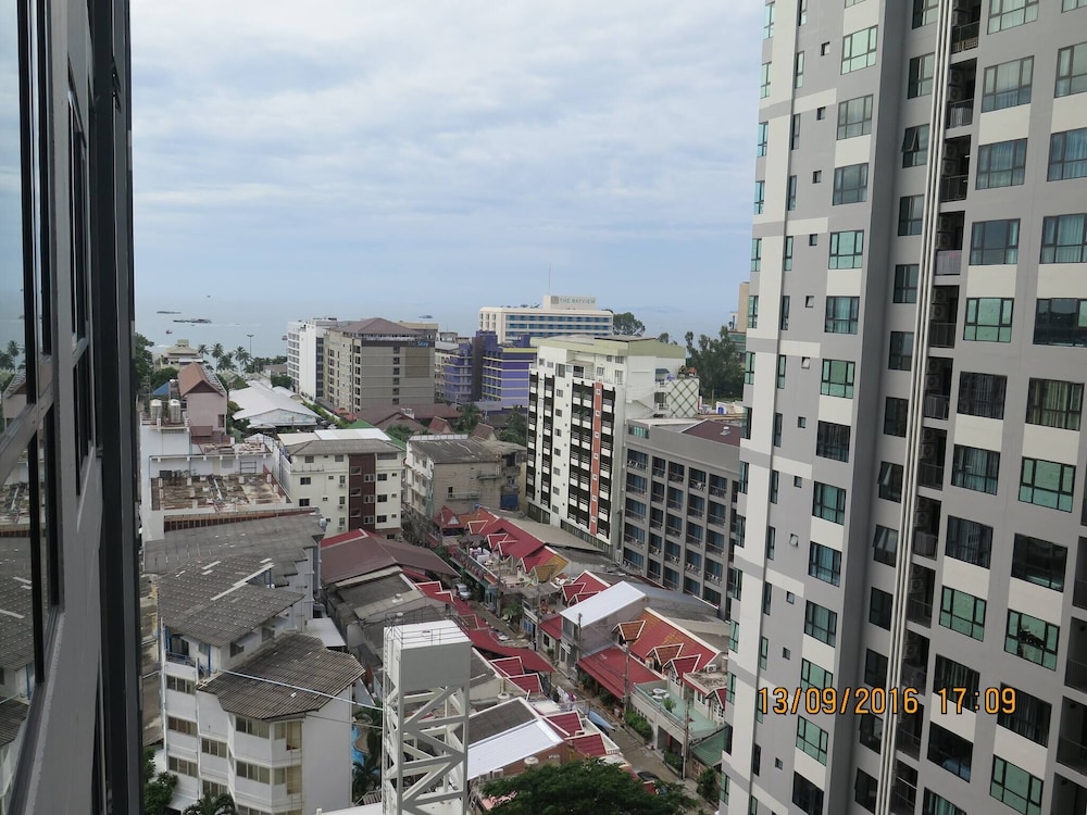 The Base Central Pattaya - 1 bdr Condo With Pool