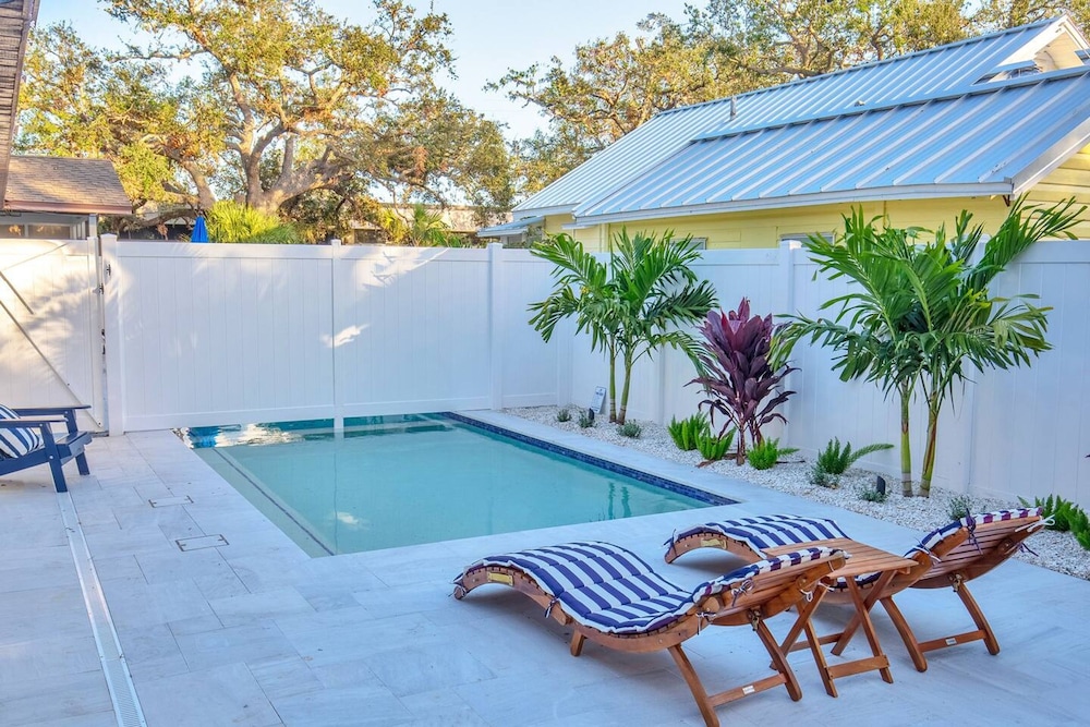 Downtown Gulfport Heated Pool
