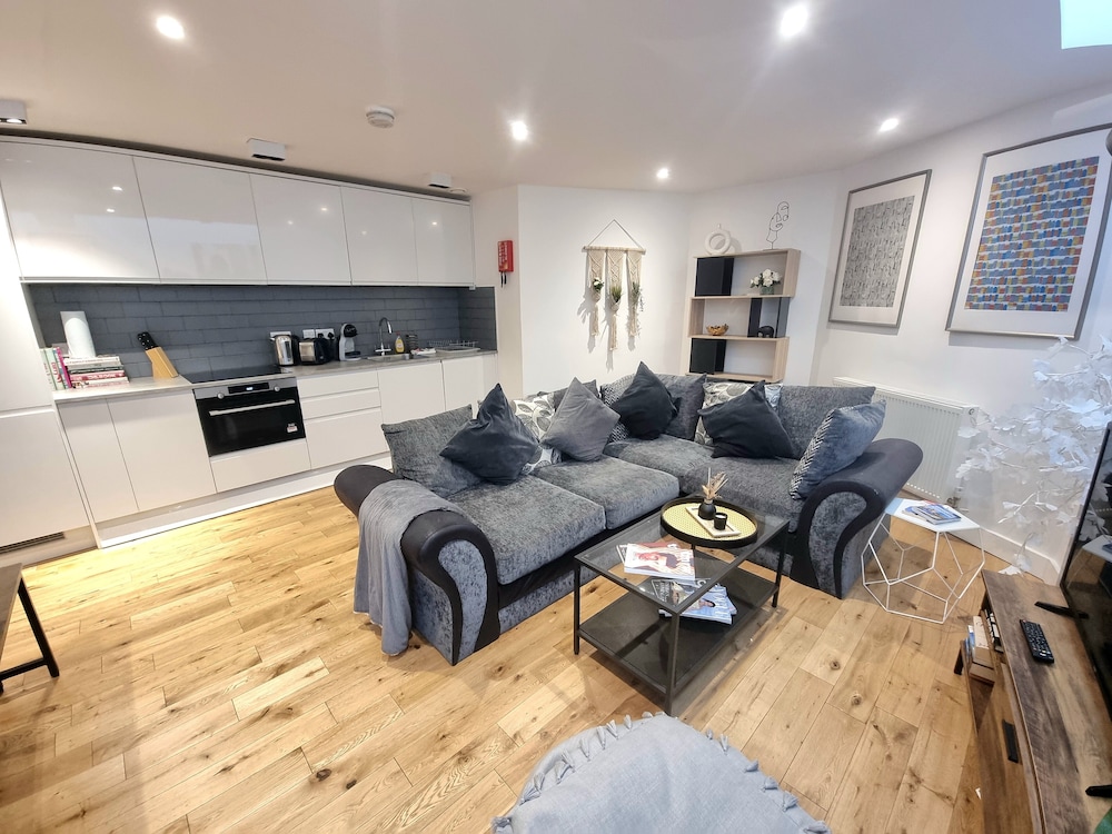 Large Duplex 7 Adults at London Bridge