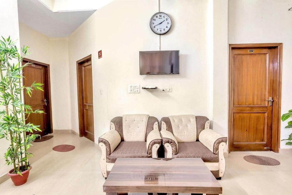 Lobby & Reception