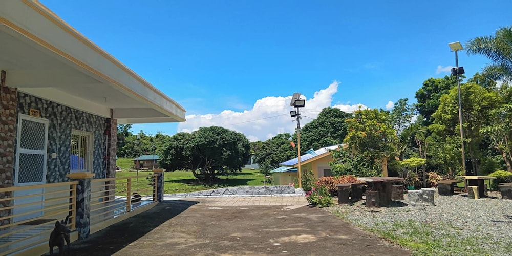 Michael's Homestay - Farm Villa near Patar Beach & Bolinao Falls