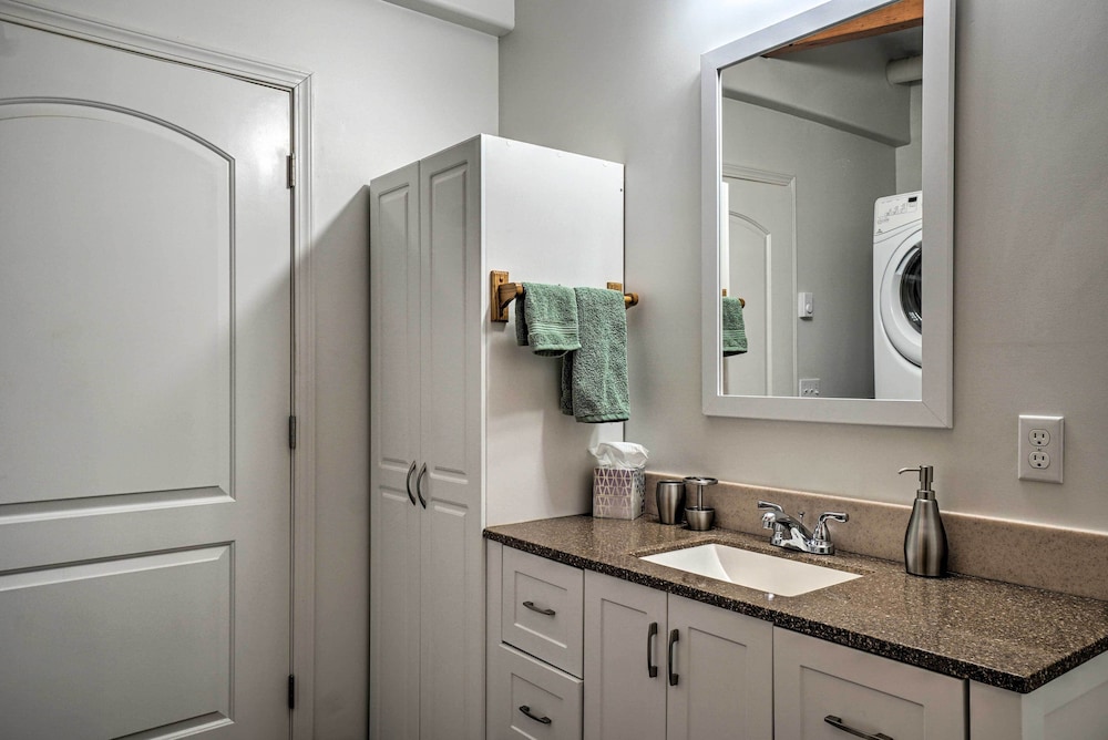 Homer Vacations - Pet-friendly Duplex w/ Northern Lights Aurora View - Property Image 1