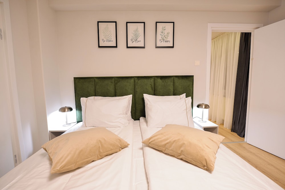 Libra Apartment - Two Bedrooms - 5 Guests - Next To Cismigiu Gardens