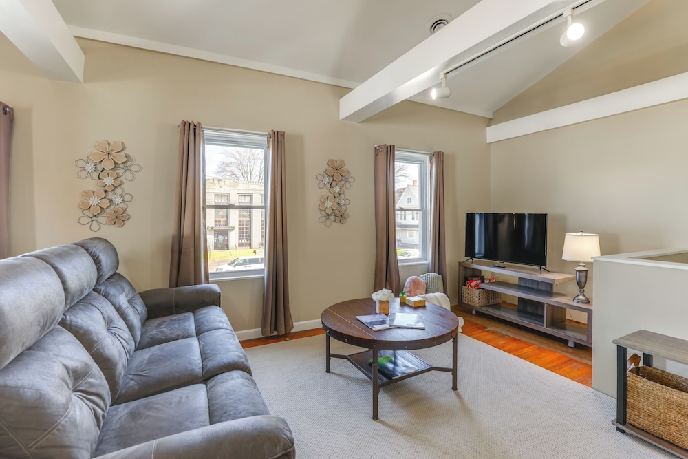 1 Block to Dtwn Seneca Falls: Apartment w/ Yard!
