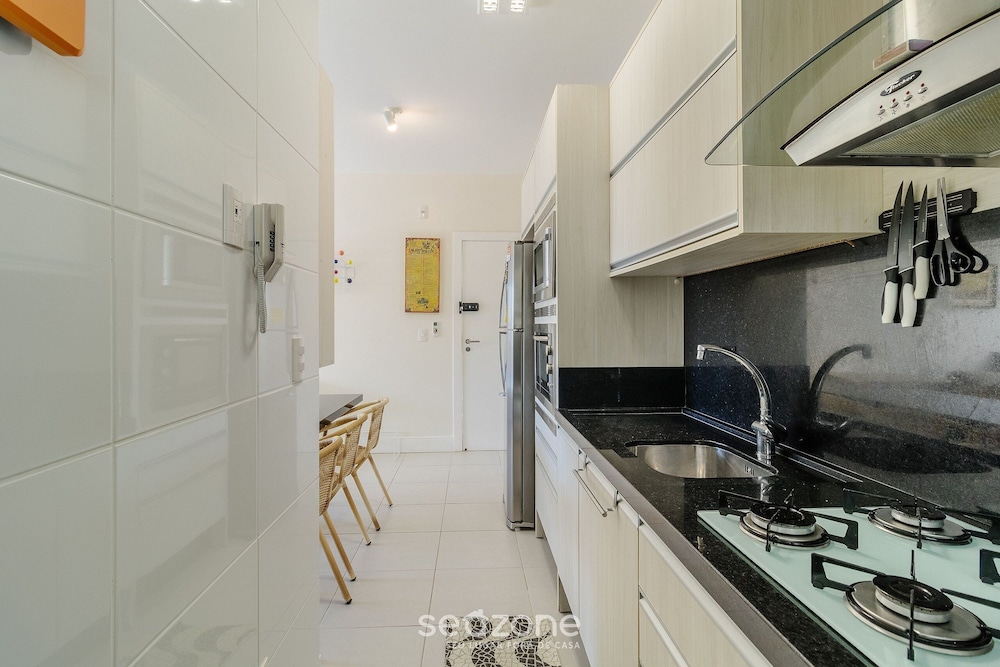 Apt w/ Side sea View, Seaside Condominium Rap0306