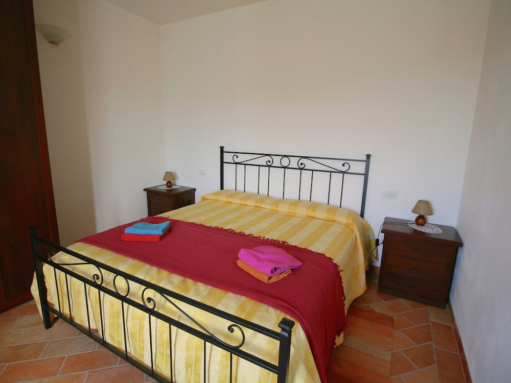 Lovely Farmhouse in Asciano With Swimming Pool