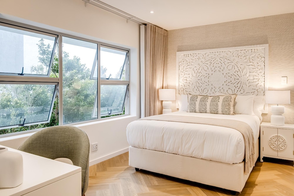 Idyllic Camps Bay Villa w 2 Pools Buddha Retreat