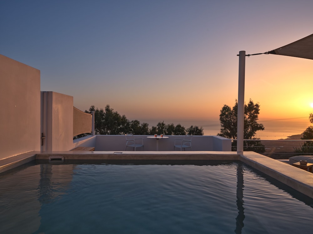 Santorini Heights