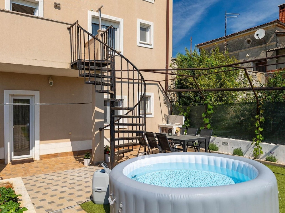 Villa in Galizana With Bubble Bath