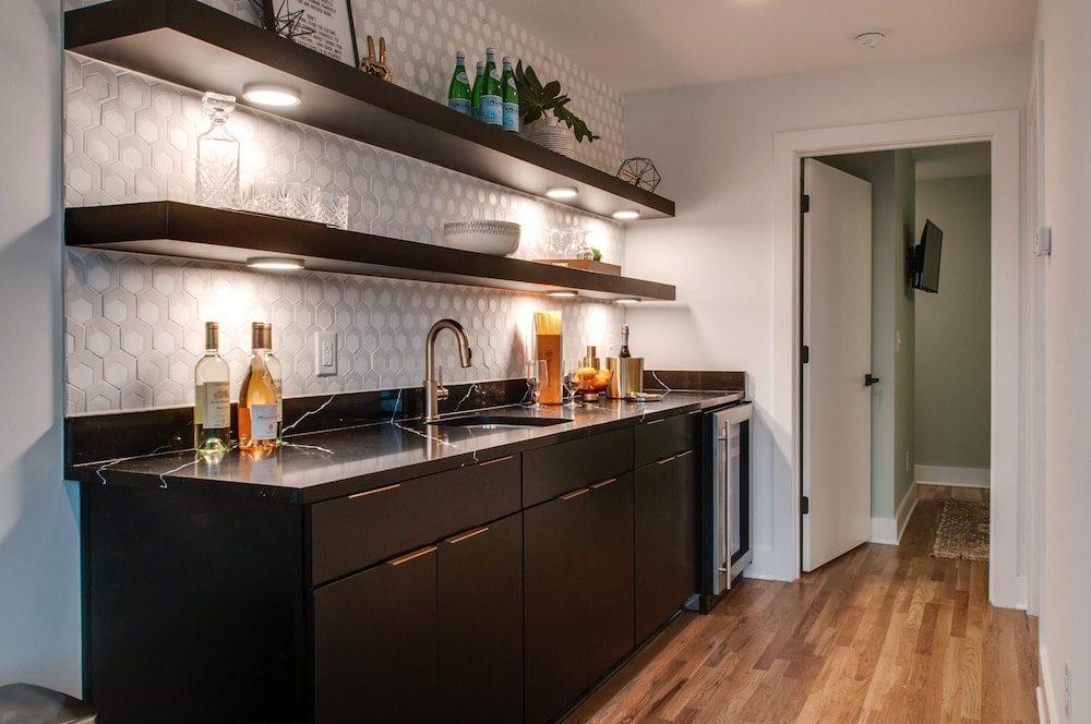 Rooftop DT City Views - Bluebird Karaoke - 14 Beds