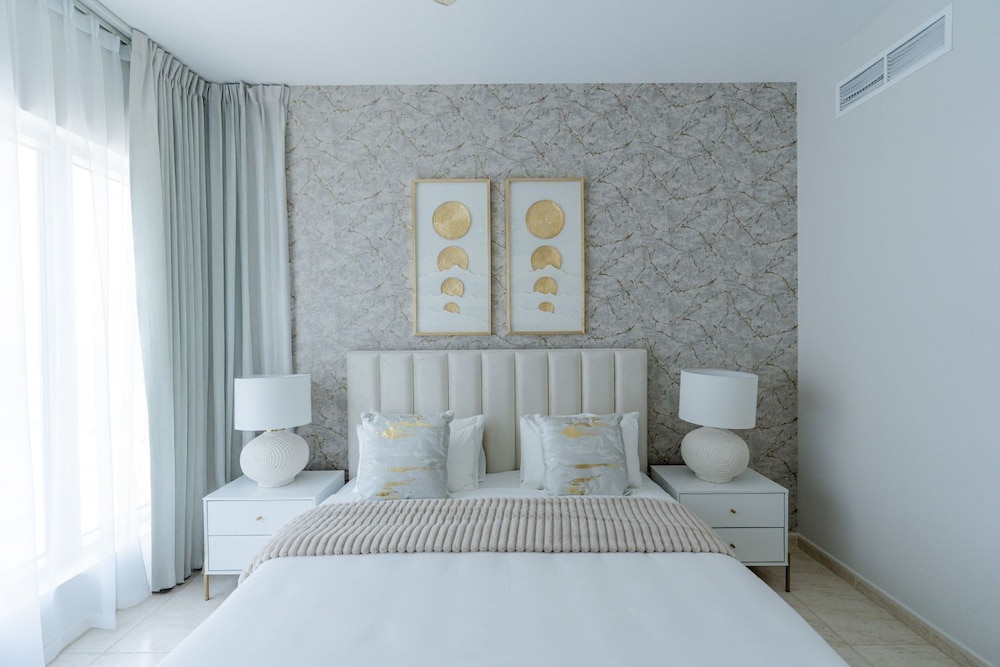 Iconic 2BR in Skycourt Dubailand