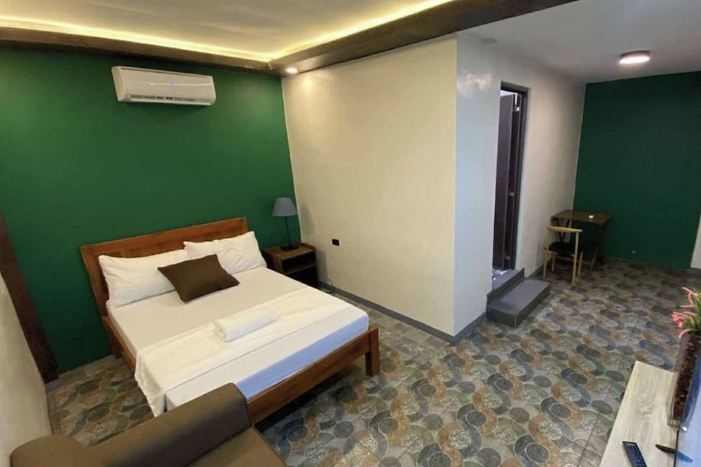Mom Shie'S Apartelle