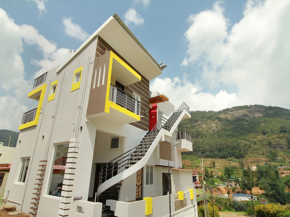 OYO 14240 MOHAN RESIDENCY