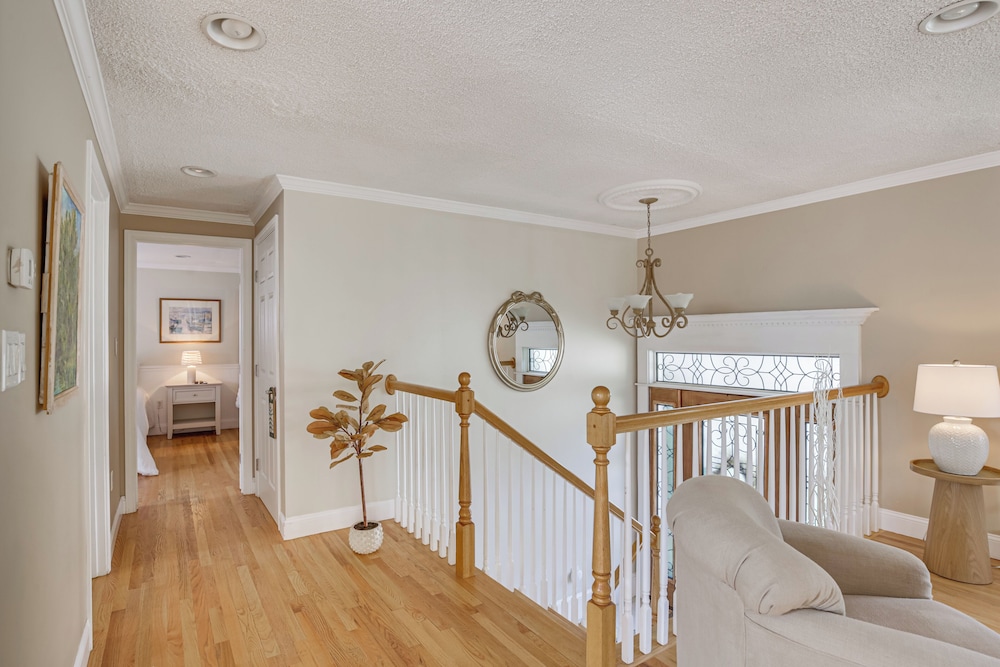 Coastal Retreat w/ Large Yard < 1 Mi to Dtwn Saco!