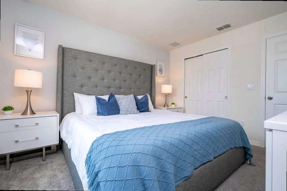 Splendid 6Bd w Private Pool Solara Resort 2154