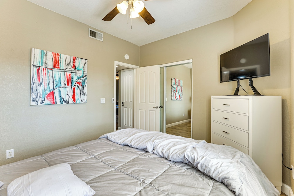 Golf Getaway 1 Mi to Old Town: Pueblo Verde Condo!
