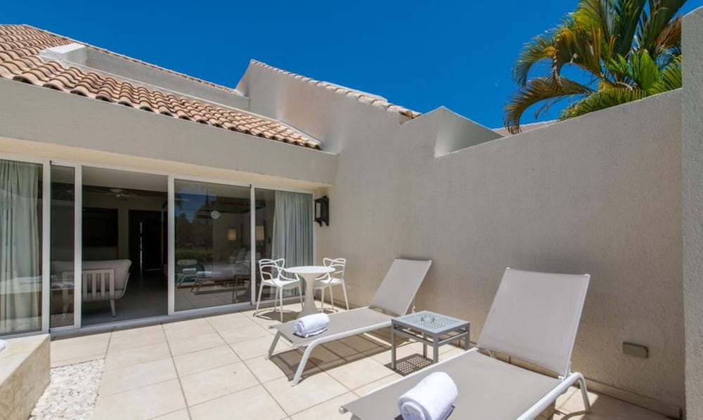 VH Atmosphere - Adults Only - Property Image 16