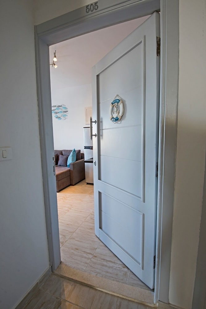 Luxury Wi-fi 1 Bedroom Apt. Close to El Gouna view 3