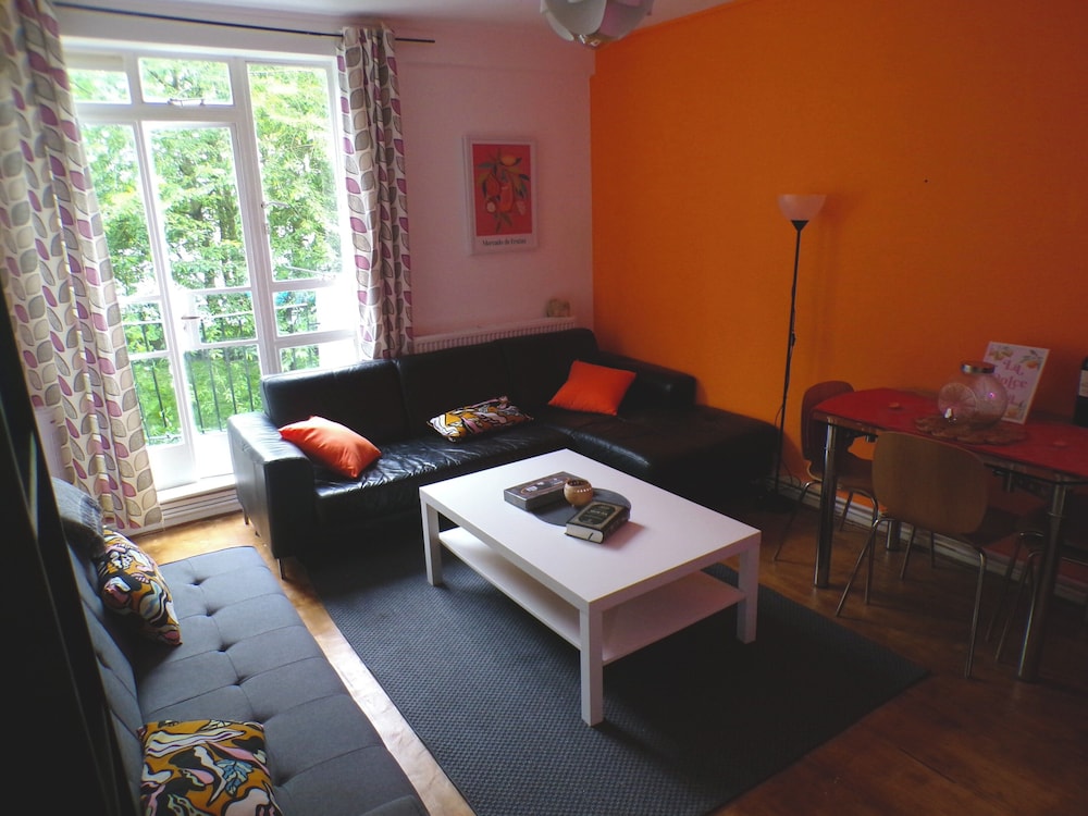 Apartmentsleeps7-paddington-balcony-bbq-ac