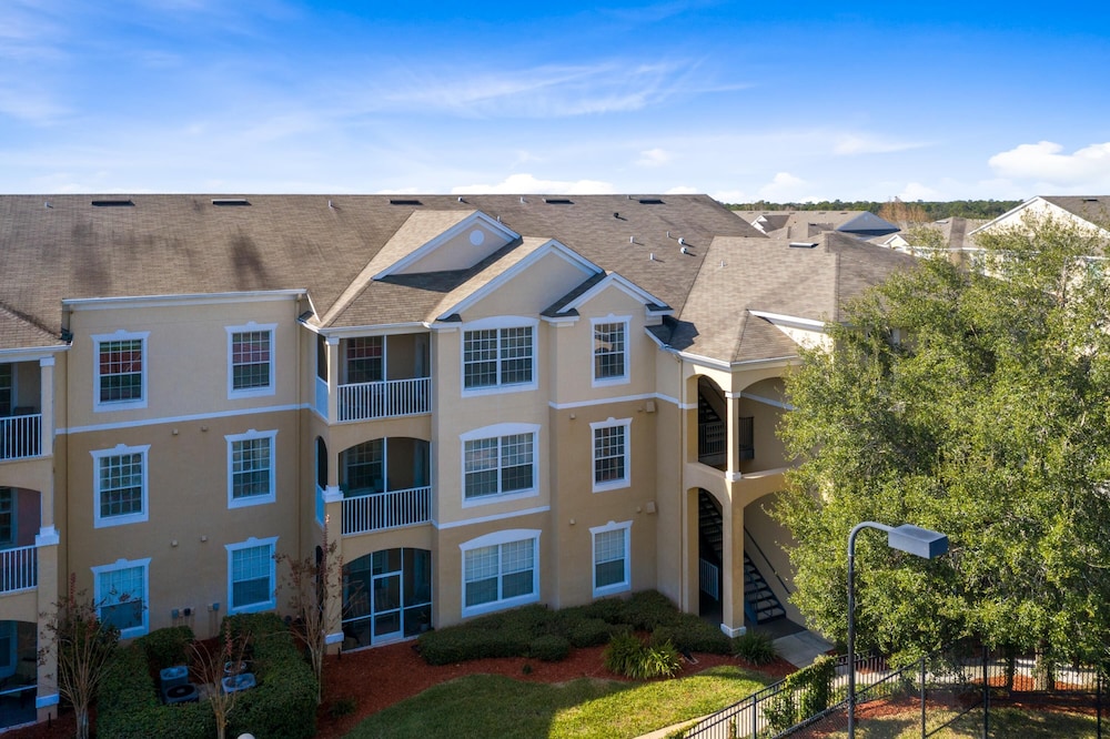 Windsor Palms 3 bed Condo in Gated Resort view 5