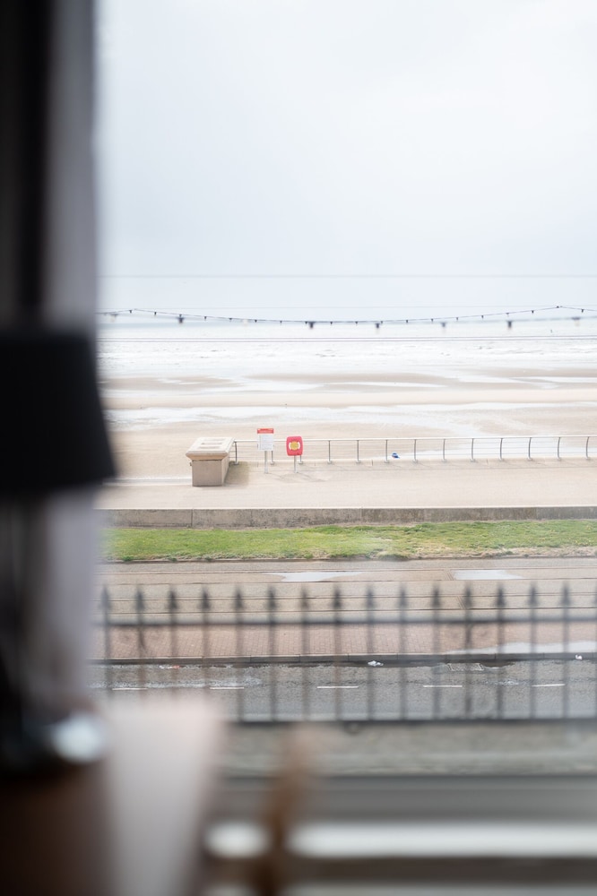 The Chimes on the sea